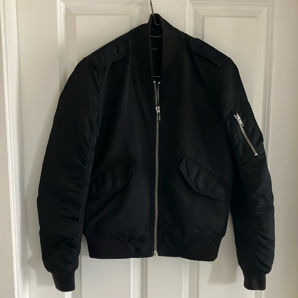 Aritzia women’s XS , Talula Bomber Jacket